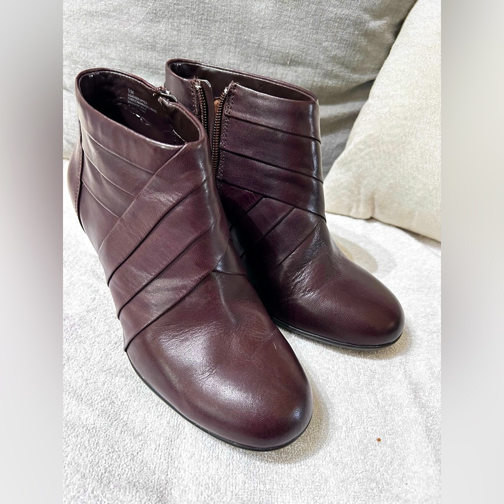 Michelle D leather ankle boots‎ size 9